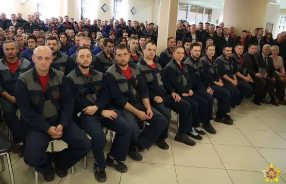 Встреча руководства силового блока с рабочими Бреста по поводу "складывающейся военно-политической обстановки в стране" / @modmilby
