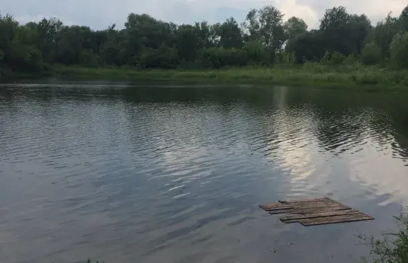 Дети катались на импровизированном плоту /&nbsp;mogilev.mchs.gov.by
