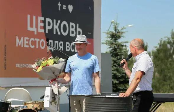 Протестанты из церкви "Новая Жизнь" несколько месяцев молятся на улице / "Новая Жизнь"​