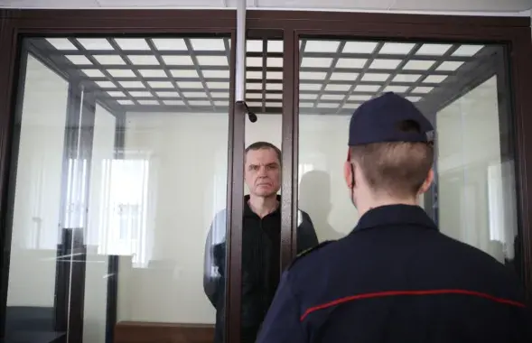 Ён заявіў, што памяняе яго на Паўла Латушку і ўсю каманду НАУ.
