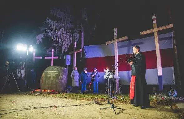 Такой была "Ноч расстраляных паэтаў" у Курапатах некалькі гадоў таму / Еўрарадыё
