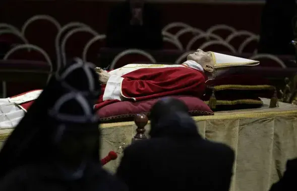 Прощание с папой римским Бенедиктом XVI / AP
