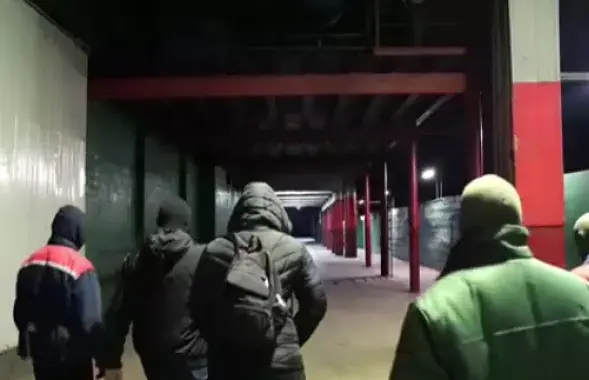"Патриоты" ночью свободно орудовали на "Гомсельмаше" / Скриншот с видео