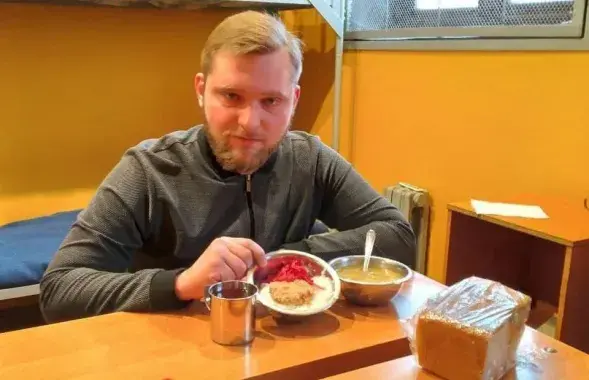 Грыгорый Азаронак ў ізалятары на Акрэсціна / скрын з дзяржТВ