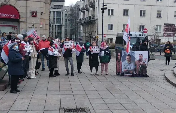 Акция белорусов в Варшаве / Еврорадио