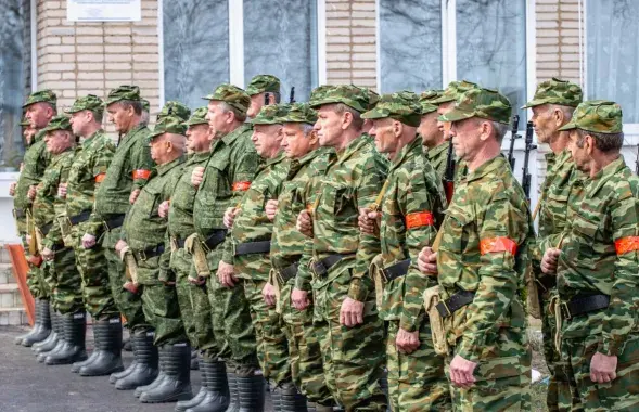 Народное ополчение — дело добровольное, но на самом деле туда отбирают "надежных" людей / edinstvo.by
