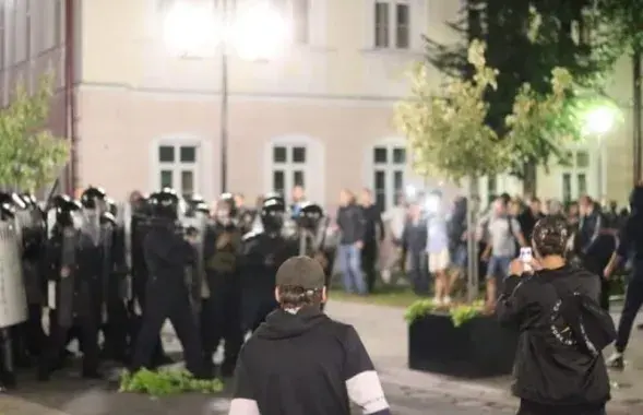 Столкновения в Пинске произошли в ночь после объявления результатов президентских выборов / brestspring.org​