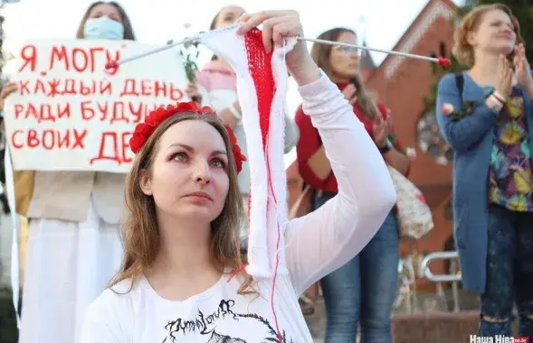 Удзельніца мірнага пратэсту ў Мінску / "Наша Ніва"​