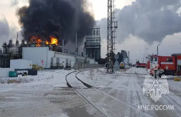 Пожар на нефтеперерабатывающем заводе в Ангарске / МЧС РФ
