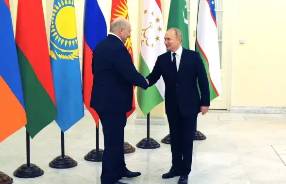 Аляксандр Лукашэнка і Уладзімір Пуцін падчас нефармальнага саміту кіраўнікоў дзяржаў СНД 29 снежня 2021 года​&nbsp;/&nbsp;kremlin.ru
