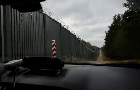 Агароджа на мяжы Польшчы і Беларусі / twitter.com/Straz_Graniczna
