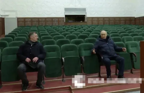 Путин якобы посещает Мариуполь / кадр из видео
