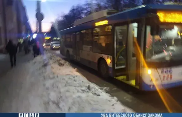 Троллейбус на месте происшествия / vk.com/vitebsk__jai​