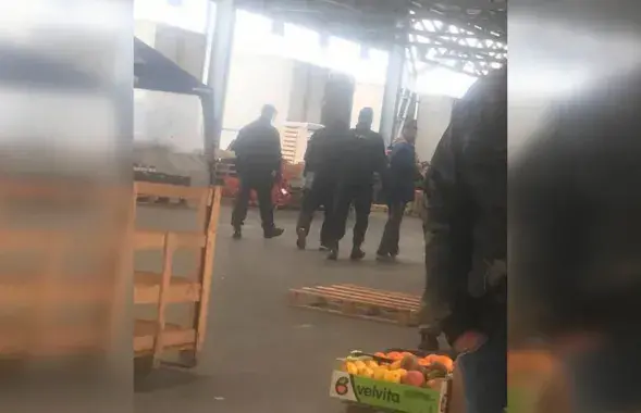 Задержания на рынке под Минском / news.zerkalo.io

