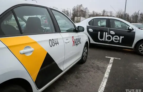 "Яндекс.Такси" и Uber будут платить за свои наклейки на бортах машин / TUT.by​