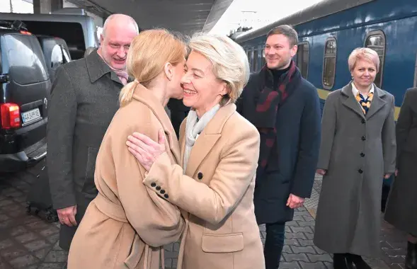Урсула фон дэр Ляен на кіеўскім вакзале / twitter.com/vonderleyen

