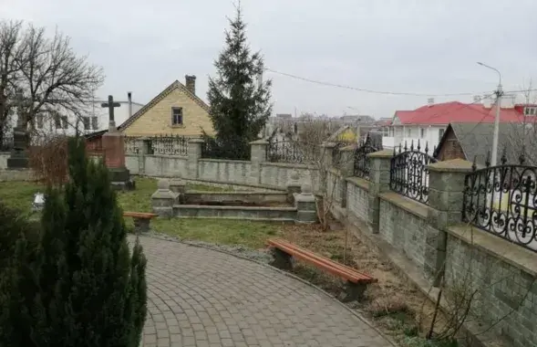 Место, где стоял памятник Ларисе Гениюш / Михаил Гениюш
