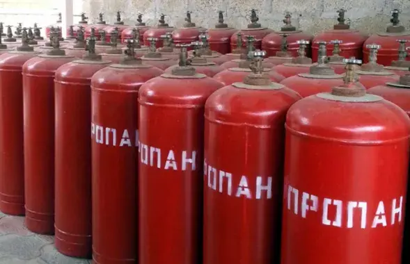 Газ в баллонах