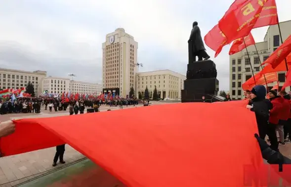 Возложение цветов на площади Независимости&nbsp;