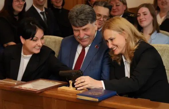 Пистолет для сотрудника Минюста