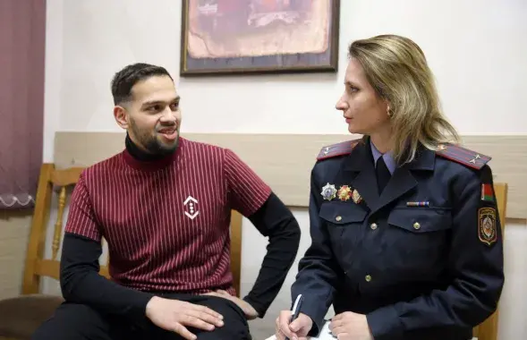 Замежнік у міліцыі, ілюстрацыйнае фота
