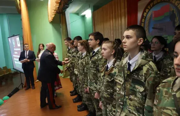 Брэсцкія школьнікі ў ваенна-патрыятычным клубе "Дуброўскі форт" у школе №33&nbsp;