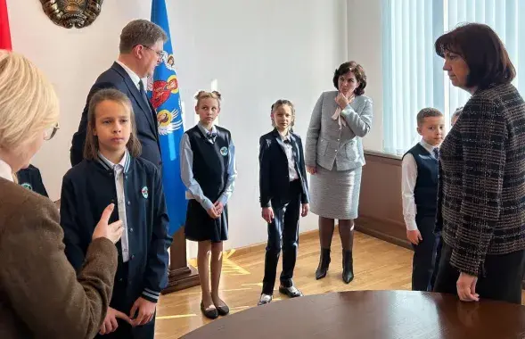 Узоры згаданай школьнай формы прэзентавалі ў Мінгарвыканкаме
