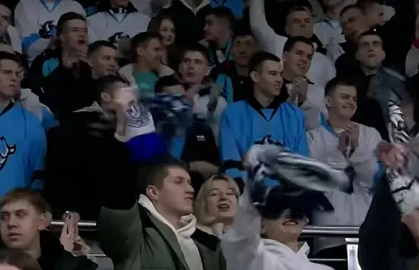 Болельщики минского "Динамо" на матче с "Куньлунем"
