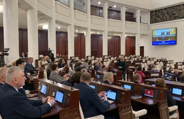 Дэпутаты ў свой апошні дзень зрабілі "падарунак" ІП
