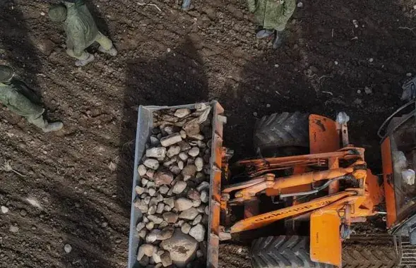 Вайскоўцы яшчэ некалькі тыдняў будуць збіраць камяні
