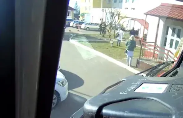 Каля паліклінікі ў Калодзішчах
