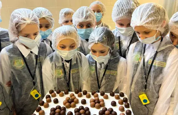 Турыстам паказалі цукеркі
