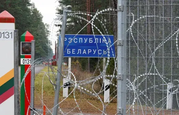 Беларусь за калючым дротам

