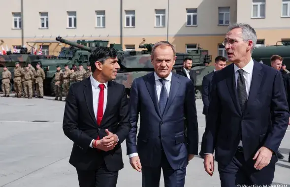 Дональд Туск с премьером Великобритании и генеральным секретарем NATO
