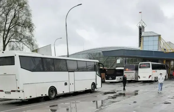 Аўтобусы ў пункце пропуску "Варшаўскі мост — Тэрэспаль"
