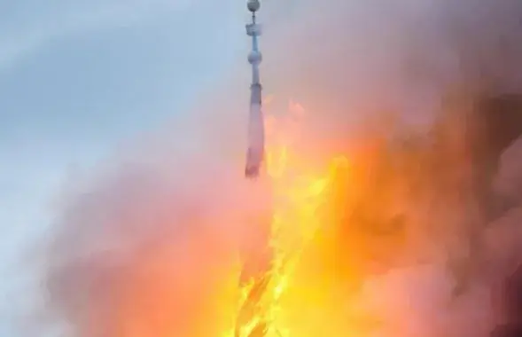 Шпиль в огне

