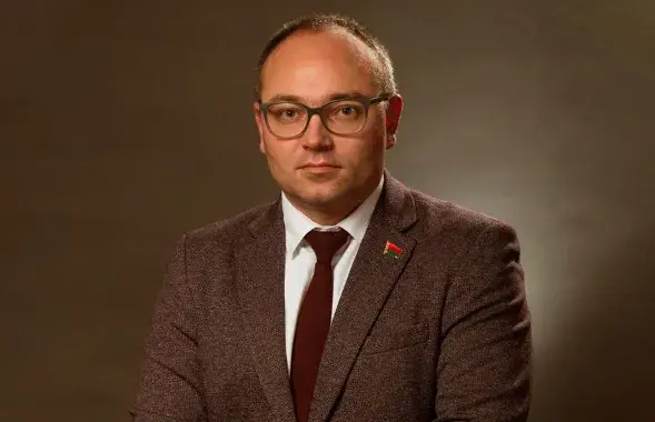 Дзмітрый Сямёнаў
