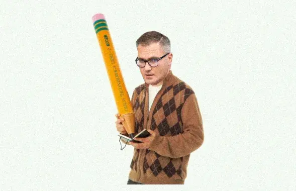 Бывало, что от силовиков отгребали и представители "русского" мира / @rubanau_collage
