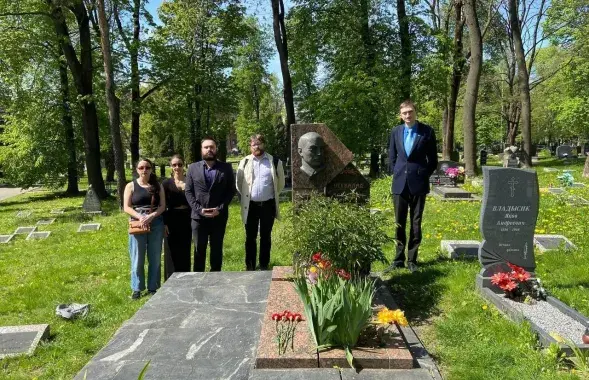 На магіле Усевалада Ігнатоўскага
