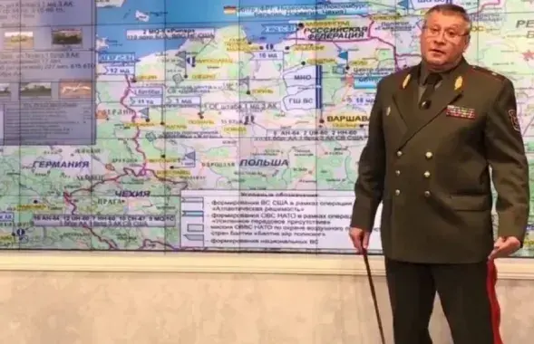 Павел Муравейко показывает, на кого готовится нападение
