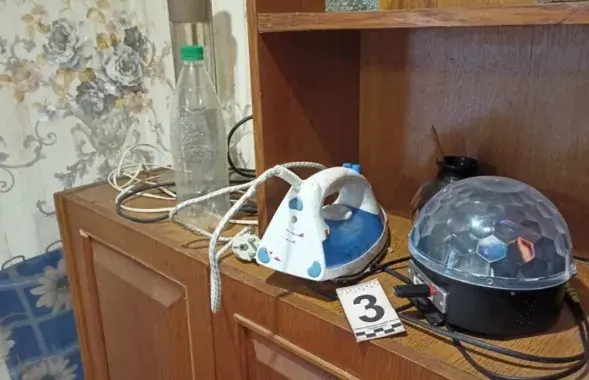 Мужчина выдержал пытки горячим утюгом
