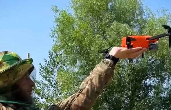 Украінскія памежнікі сочаць за сітуацыяй на мяжы з дапамогай дронаў
