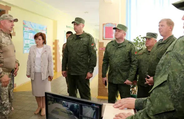 Чыноўнікі на зборы
