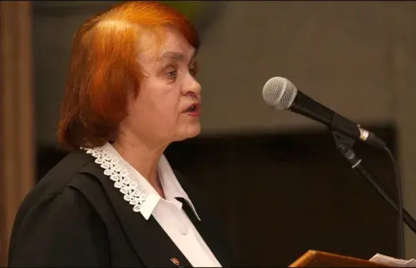 Лідзія Савік
