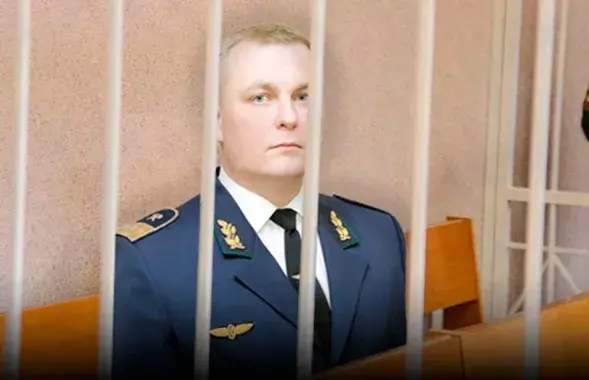 При обыске найдено около 1 миллиона долларов
