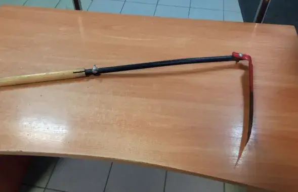 Косу у мужчины забрали
