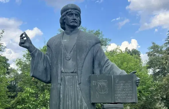 Памятник в пражских Градчанах

