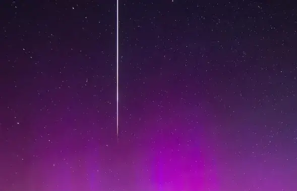 Метэор праляцеў строга вертыкальна
