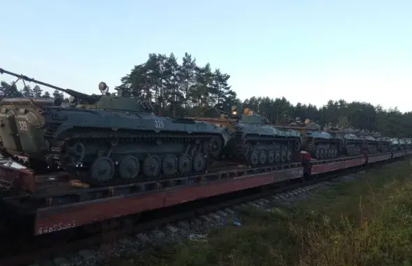 Бронетэхніку з Гродзеншчыны перакінулі ў Гомельскую вобласць
