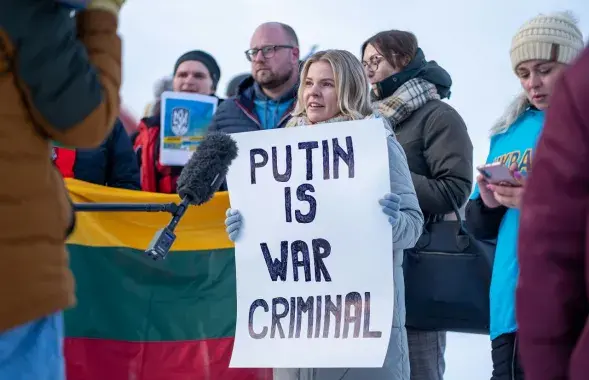 Путин — военный преступник
